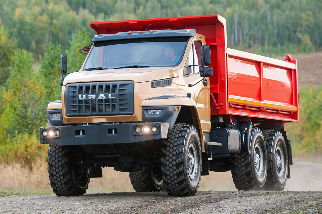 Самосвал Урал next 6x6