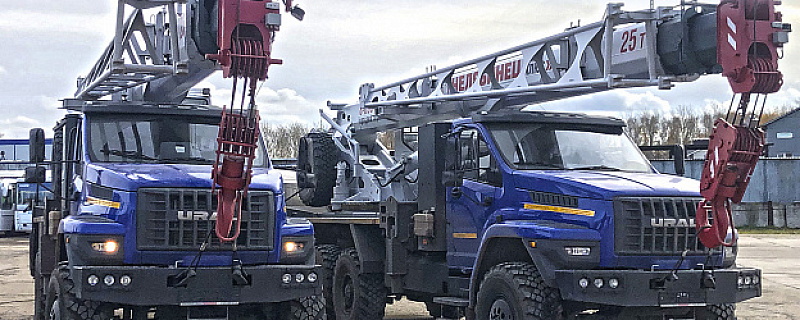 Автокраны «Урал» на газовом топливе поставлены на предприятия российского нефтегазового комплекса